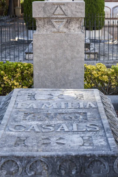 Могила Пау Касалс кладовищі Ель Вендрель, Каталонія, Іспанія. — стокове фото