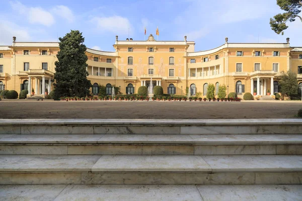 Palácio e jardim público Pedralbes, Barcelona . — Fotografia de Stock