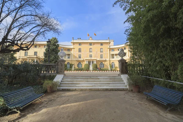 Palacio y jardín público Pedralbes, Barcelona . — Foto de Stock