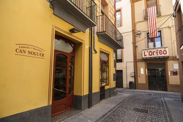 Vue sur la rue à Olot, Catalogne, Espagne . — Photo