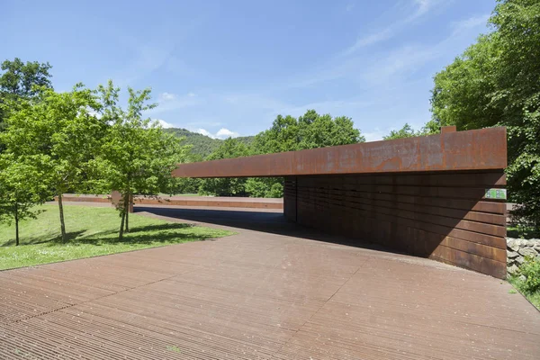 Estadio deportivo Park Tossols por RCR Arquitectes. Olot, Cataluña — Foto de Stock