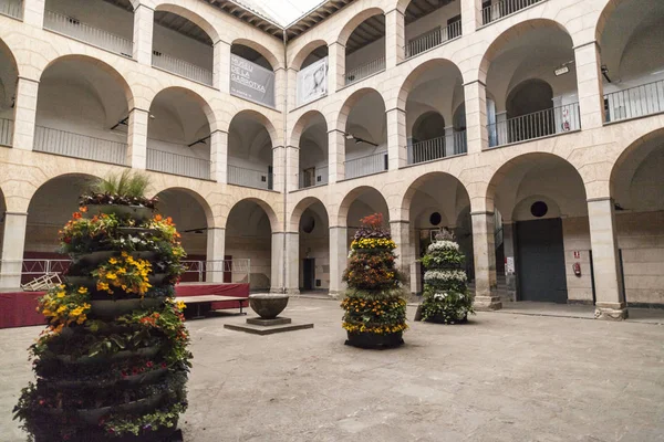 Interieur oude hospice, museum van de Garrotxa, Olot, Catalonië, Spanje — Stockfoto