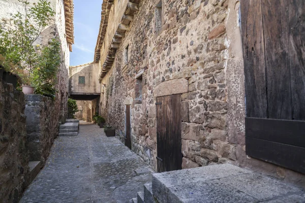 Antik cadde Santa Pau, Catalonia, İspanya. — Stok fotoğraf