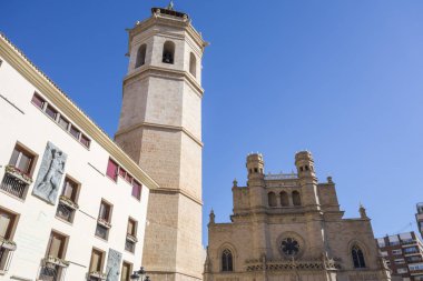 Çan kulesi ve Plaza Mayor, ana kare Saint Mary co Katedrali. Castellon, İspanya.