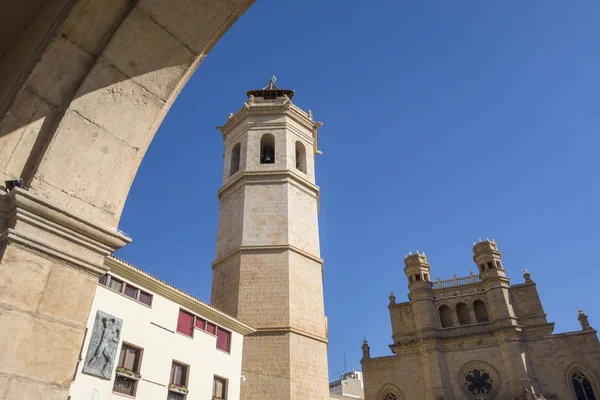 Campanario y Concatedral de Santa María en Plaza Mayor, Plaza principal.Castellón, España . — Foto de Stock