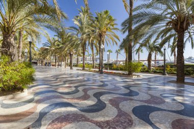 Seçme sokak deniz promenade yakın bağlantı noktası, Alicante, İspanya.