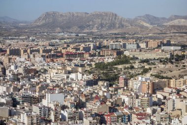 Santa barbara Kalesi: genel şehir manzaralı. Alicante, İspanya.