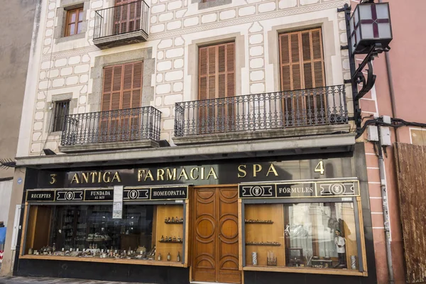Antigua fachada edificio histórico farmacia farmacia Spa en Mataro, España . —  Fotos de Stock