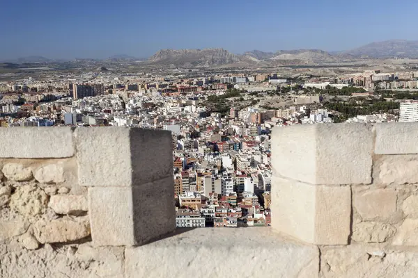Vista general de la ciudad desde el castillo de santa barbara. Alicante, España . — Foto de Stock