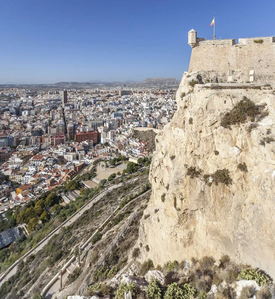 Fortaleza del castillo de Santa Bárbara, monumento histórico. Alicante, España — Foto de Stock