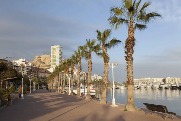 Paseo marítimo, puerto, Alicante, España . — Foto de Stock