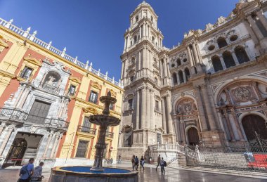 Tarihi merkez, sokak görünümü, kare, plaza del obispo, katedral ve piskoposluk Sarayı. Malaga, İspanya.