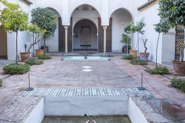 Historic monument, La Alcazaba, palatial fortification.Courtyard garden.Malaga, Spain . — стоковое фото