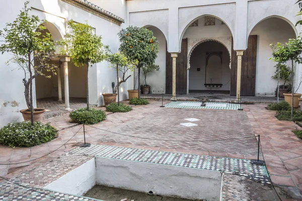 Historic monument, La Alcazaba, palatial fortification.Courtyard garden.Malaga, Spain . — стоковое фото