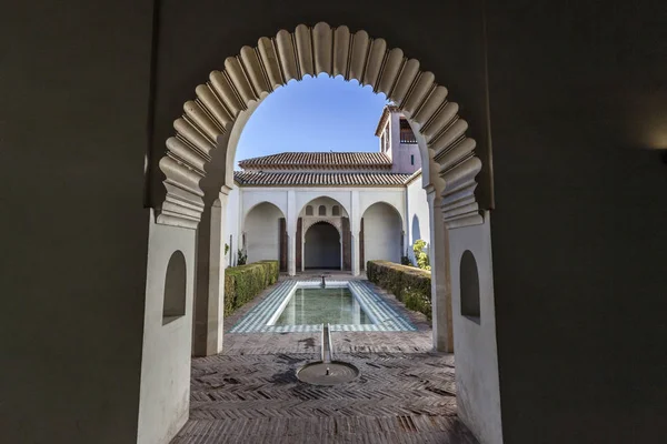 Historic monument, La Alcazaba, palatial fortification.Courtyard garden.Malaga, Spain . — стоковое фото