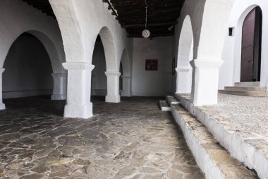  Kilise santa eularia, güçlendirilmiş Ortaçağ bina, puig de missa Tepesi. Santa Eularia des Riu, Ibiza, İspanya.