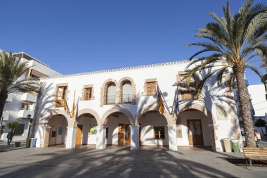 Belediye Binası, ajuntament Santa Eularia des Riu, Ibiza, İspanya.