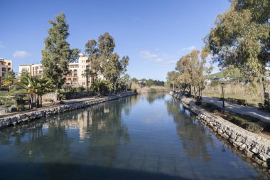 Adadaki tek nehir, nehir görüntüleyin. Santa Eularia des Riu, Ibiza, İspanya.