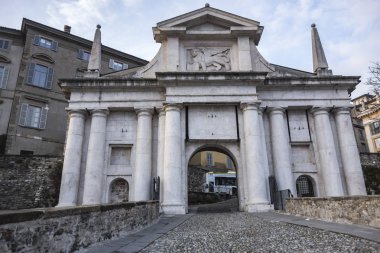 Antik kentin kapı giriş Citta Alta, Porta San Gioacomo, Bergamo, Lombardy, İtalya.