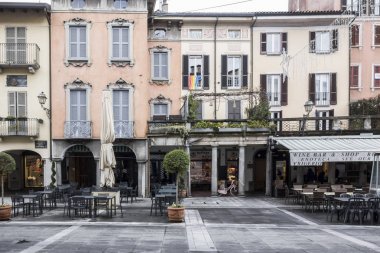   Cadde görünümü, tarihi merkez, kare, Via Xx settembre Lecco, İtalya