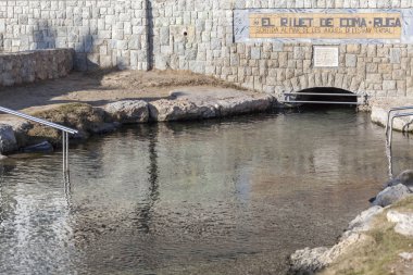 Termal havuz, El riuet de coma ruga, El Vendrell, Catalonia, İspanya'nın deniz mahalle.