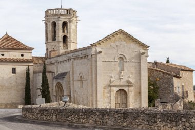 Romanesk kilise Santa Maria, tarihi bir anıt Penedes alan, Sant Marti Sarroca, İspanya.