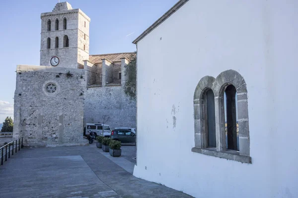 Catedral, na zona histórica da parte alta da cidade, dalt vila em Ibiza, Espanha — Fotografia de Stock