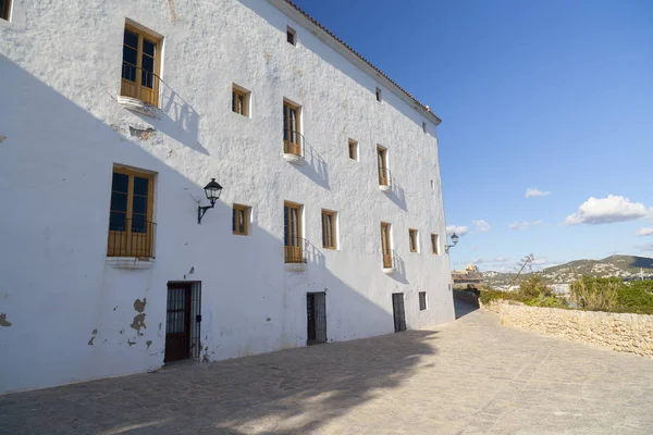 Historická oblast, Dalt Vila, opevněné město-zvýšil, světového dědictví UNESCO. Ibiza, Španělsko. — Stock fotografie