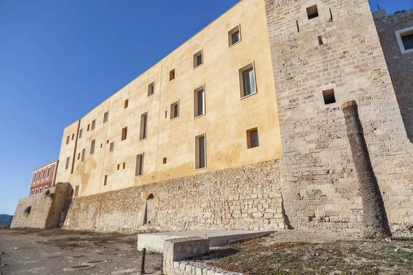Zona histórica, Dalt Vila, ciudad fortificada, Patrimonio de la Humanidad por la UNESCO. Ibiza, España . — Foto de Stock