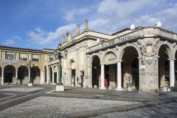 Πλατεία Piazza Vittorio Veneto, Μπέργκαμο, Λομβαρδία, Ιταλία. — Φωτογραφία Αρχείου