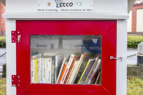  Dış yapısı kitap geçiş Lecco, İtalya.