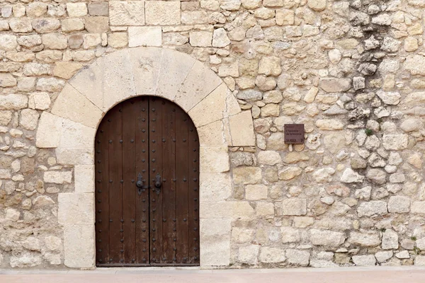 Castillo de Sant Marti, puerta de detalle, monumento histórico en la zona de Penedes, Sant Marti Sarroca, España . — Foto de Stock