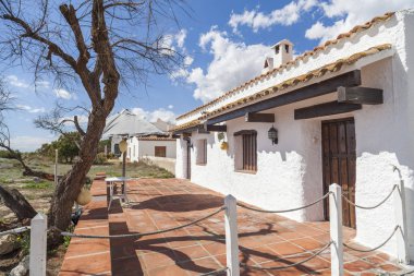 Creixell beach, Costa Dorada, Catalonia, İspanya eski deniz balık evler.