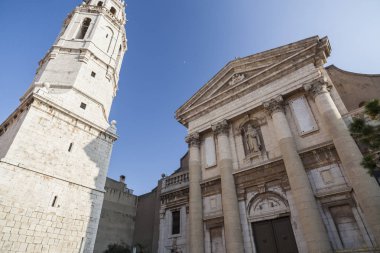 Sant Antoni Abad Çan Kilisesi Barok ve neoklasik tarzı kule Vilanova içinde ben la Geltru, Catalonia, İspanya.
