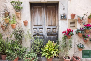 Geleneksel ev kapı girişinde Köyü, Valldemossa, Mayorka Adası, İspanya.