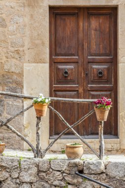 Geleneksel ev kapı girişinde Köyü, Valldemossa, Mayorka Adası, İspanya.