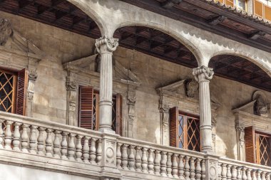 Mimari elemanı, Bina, ortaçağ cephe kemer balkon Consolat de Mar, Palma de Mallorca, İspanya.