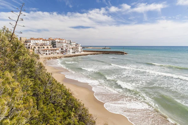 Playa del Mediterráneo, Roc San Gaieta, Roda de Bera, Costa Dorada, Cataluña, España . —  Fotos de Stock