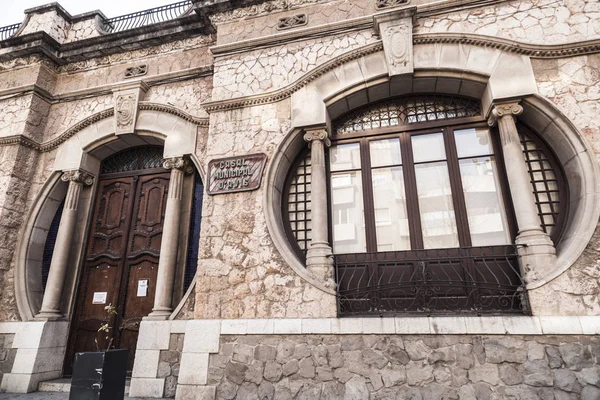 Edifício artístico, estilo modernista, Can Pahissa de Josep M Giro em Vilanova i la Geltru, Catalunha, Espanha . — Fotografia de Stock