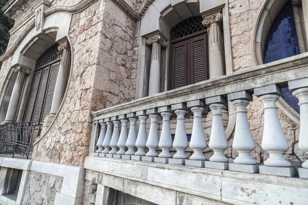 Edifício artístico, estilo modernista, Can Pahissa de Josep M Giro em Vilanova i la Geltru, Catalunha, Espanha . — Fotografia de Stock