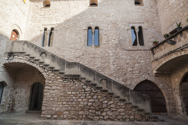 Древний средневековый замок Ла-Жельтру, город Виланова-и-ла-Жельтру, Каталония, Испания
.