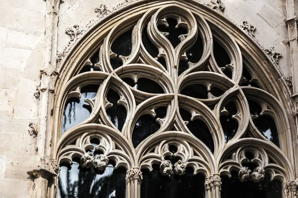 Architektur-Element, historische mittelalterliche Detail Fensterbogen in sa llotja, Palma de mallorca, Spanien. — Stockfoto