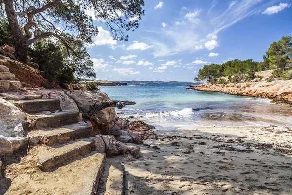 Playa del Mediterráneo, Cala Gracioneta, ciudad de Sant Antoni, Ibiza Imagen De Stock