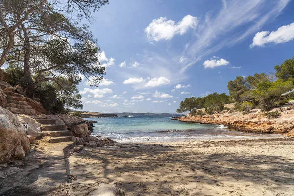 Playa del Mediterráneo, Cala Gracioneta, ciudad de Sant Antoni, Ibiza Fotos De Stock