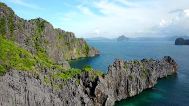Karst Cliffs at Miniloc Adası, Bacuit Bay, El Nido hava görünümünü. Palawan Adası, Filipinler