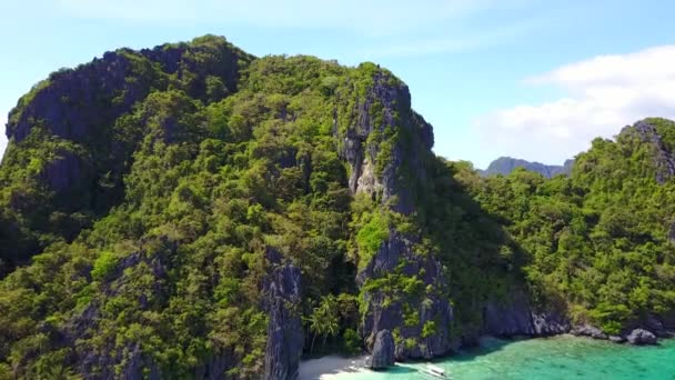 Entalula Island, El Nido Karst kayalıklarla havadan görünümü. Palawan Adası, Filipinler — Stok video