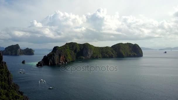 Vue aérienne de l'île Miniloc à l'île Inatula, baie Bacuit, El-Nido. Île de Palawan, Philippines 