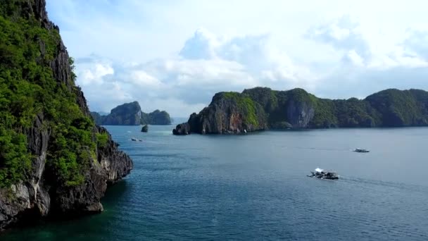 Luchtfoto van Miniloc Island te Inatula eiland, Bacuit Bay, El-Nido. Palawan Island, Filippijnen — Stockvideo