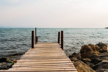 denizde ahşap iskeleli. Bulgary, Nessebar