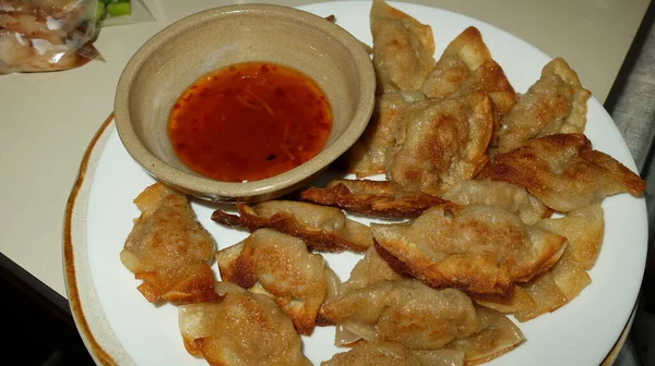 Vařená Gyoza Omáčkou — Stock fotografie